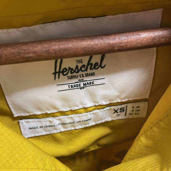 Herschel Voyage Coach Yellow packabke Jacket - Picture 11 of 12